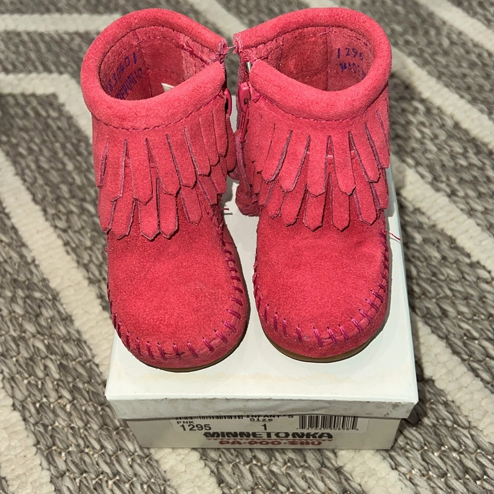 Authentic New in Box, Minnetonka Double Fringe Side Zip Boot infant Pink